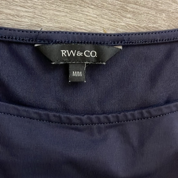 Rw&Co size women’s medium blouse style sleeveless top in navy blue - Picture 2 of 5